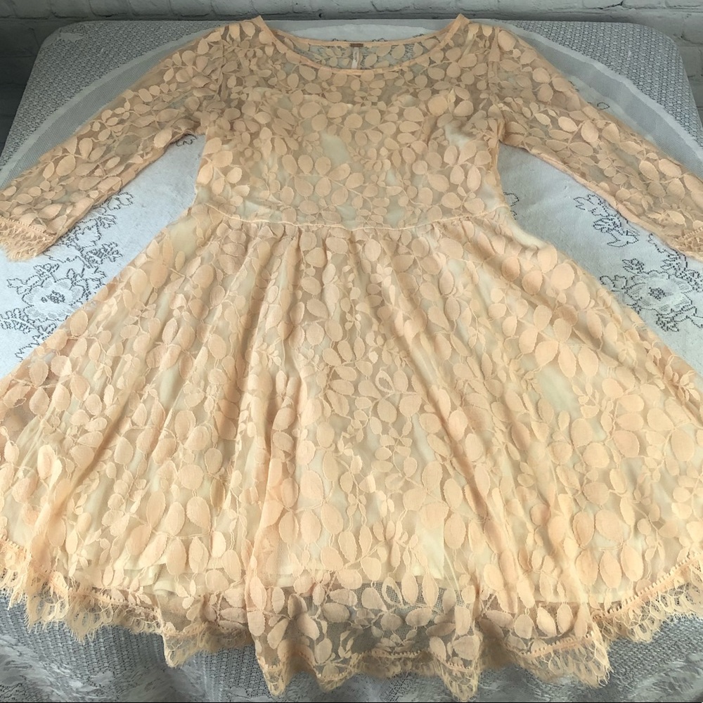 DRESS - Free People peachy blush lace overlay asymmetrical pullover dress. - Picture 15 of 16